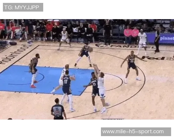 温情瞬间斯潘塞兄弟对决引发勇士灰熊球员教练球迷共鸣欢笑 温情瞬间斯潘塞兄弟对决引发勇士灰熊球员教练球迷共鸣欢笑